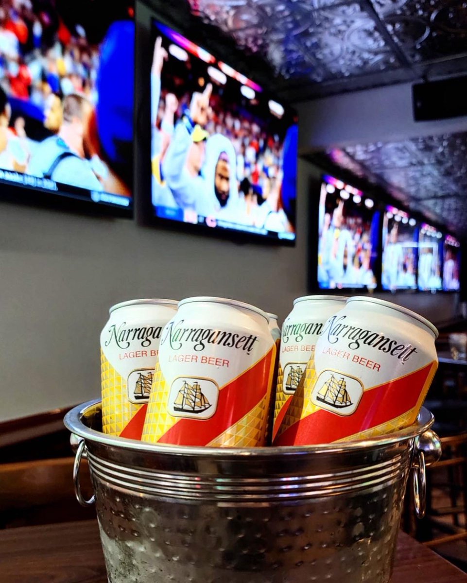 Sunday night football means $20 buckets of Narragansett Lager.  Swing by your favorite neighborhood bar in AdMo to enjoy delicious eats and drinks.  #TheGameDC
