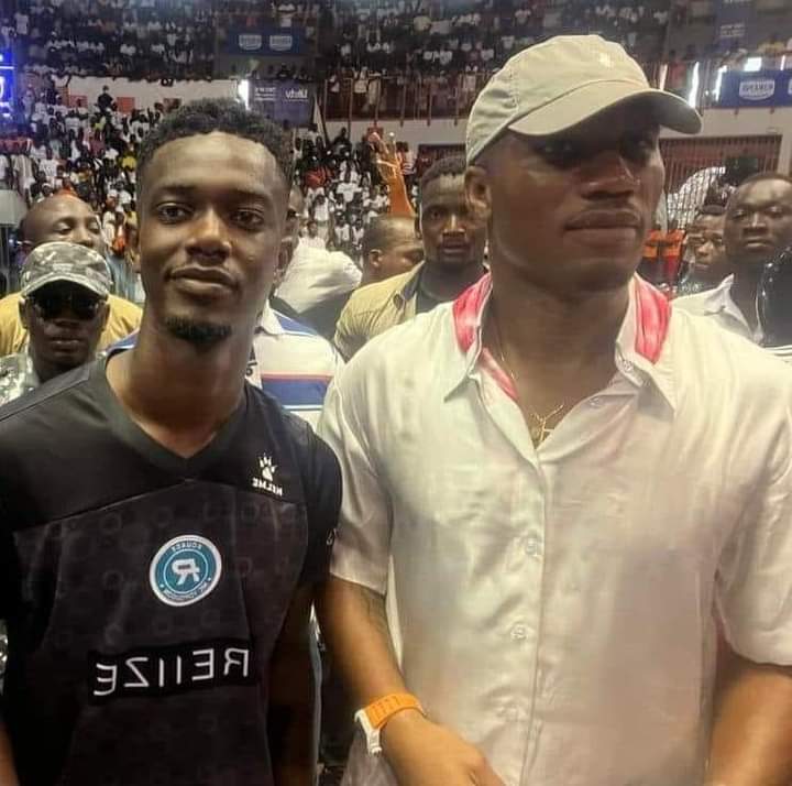 O_oweilK's tweet photo. LA LEGENDE DIDIER DROGBA A LA FINALE DE CAM TCHIN-TCHIN 2022!
Le légendaire @didierdrogba, DD11, président du projet Renaissance du Football Ivoirien est présent au palais des sports de Treichville à la finale de la CAM #TchinTchin 2022, aux côtés de #JonathanMORRISSON. #CIV225 https://t.co/hzIuk07Qz4