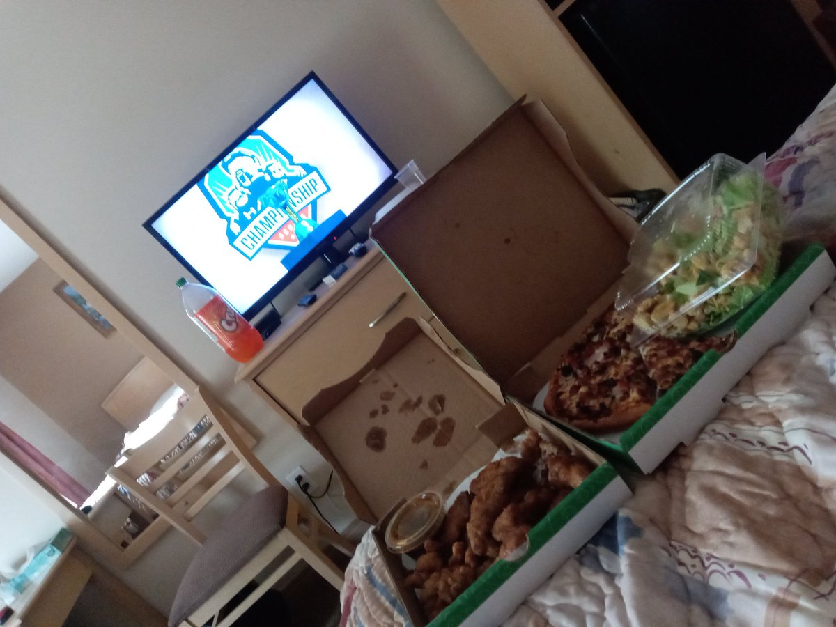 aCreeWarrior's tweet photo. Pizza Wings Caesar salad and Halo!!! ๐ฏ๐ฅ #HCSOrlando22 #HaloInfinite #Halo #Optic #Cloud9 #OpticVsCloud9
#LetsGoOPTIC https://t.co/siP2vUjK0z