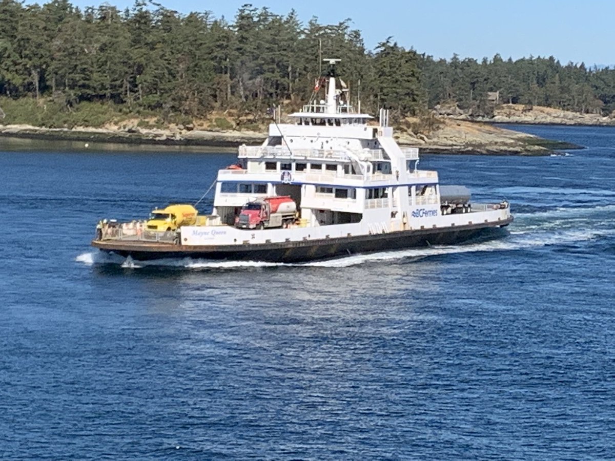 BCCardiacKid's tweet photo. The Galiano ferry in #ActivePass. No whales today during our post-game commute. https://t.co/6ldyRZpOPK
