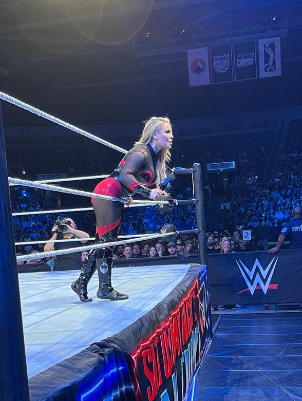 ItsKhrystel's tweet photo. Saturday Night's Main Event at #WWEStockton with Natalya.
I ❤️@NatbyNature 🖤
📷HaLidaylnn &amp; John Cox https://t.co/1ieo7S2cgN