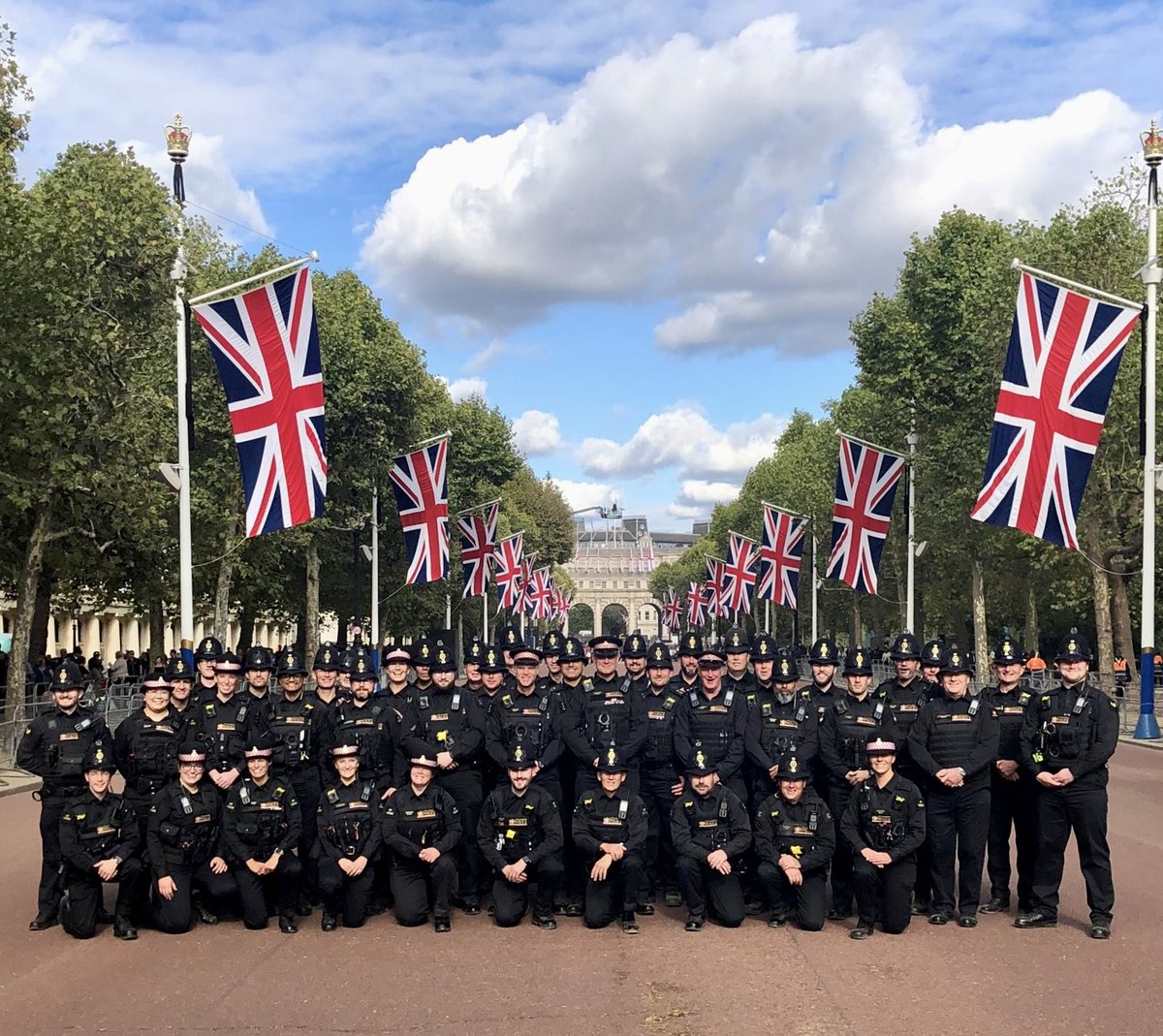 London Bridge was an extraordinary event - thank you again to all police, security services &amp; military that kept us safe

Thank you ⁦<a href="/CityPolice/">City of London Police</a>⁩ ⁦<a href="/CityPoliceCops/">City Police Officers</a>⁩ and all units involved including ⁦<a href="/CityPoliceDogs/">CityPoliceDogs</a>⁩ ⁦<a href="/CityHorses/">City Police Horses</a>⁩, Firearms, Roads Policing