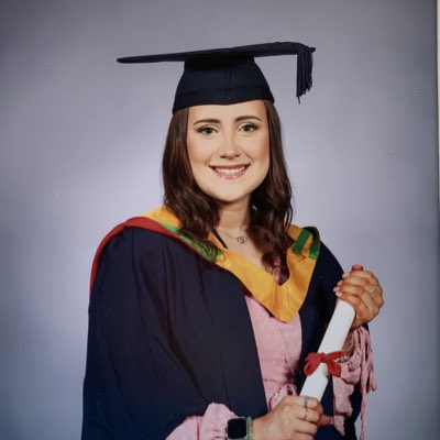 MissJefferis's tweet photo. Graduation Pics arrived👩🏻‍🎓 https://t.co/TgZ3jebT2p