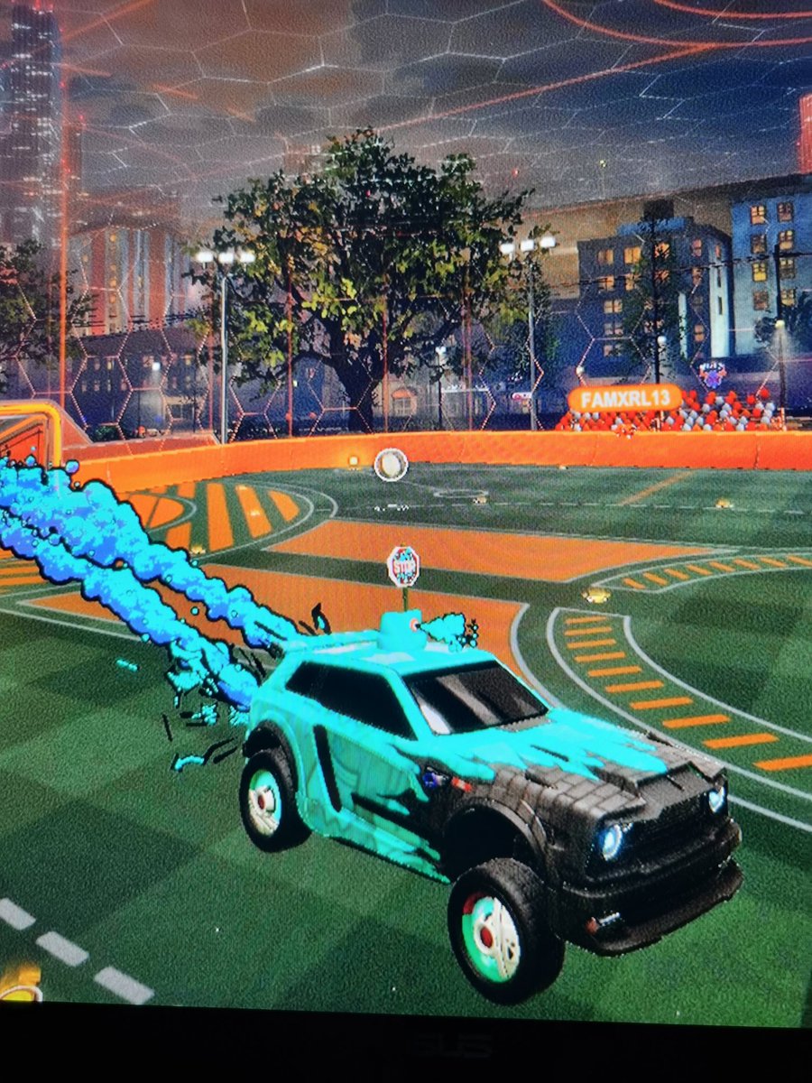 BODY : Fennec ( Graffiti artistes car ) 
DECAL : Flames 
PAINT 1 : Crowned city 
PAINT 2 : Brick Hitter
WHEELS : Module 
BOOST : Sprattle 
TOPPER : Spray Cap 
ANTENNA : Can't Stop Me 
TRAIL : Oxalate #RLFitCheck #epicgames #graffiti #StreetArt