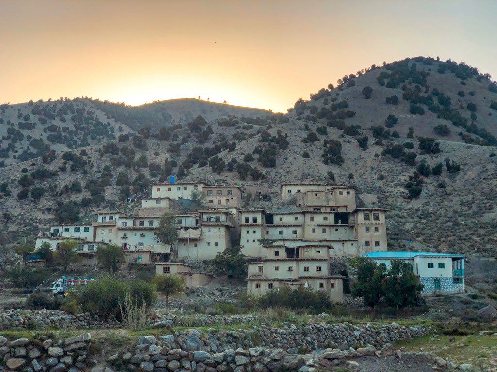 EsmatTarhan's tweet photo. Village 🇦🇫

#village #afghanistanpics #home #houses #homland #paktia #zazi #photo #photography #mountain #sunset #sun #پکتیا #کور #وطن #افغانستان #🇦🇫 https://t.co/Iezz6BTU6S