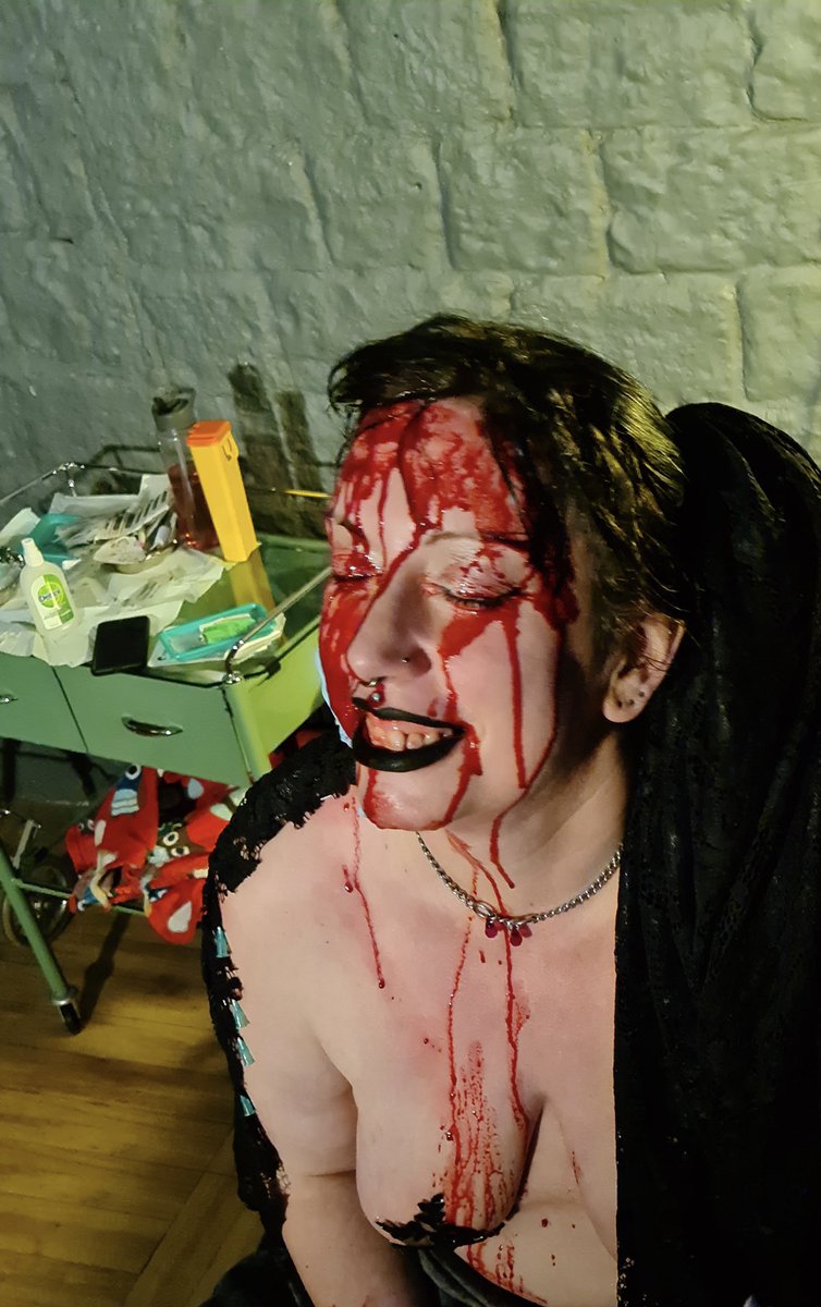 Skull needles are my new favourite thing 

#needleplay #sharps #edgeplay #bloodplay  #blood #medfet