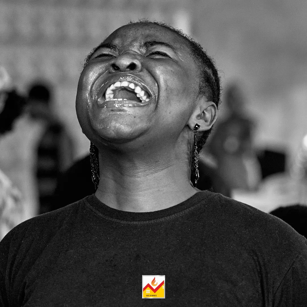 how_clc's tweet photo. With a grateful heart,
With a song of praise,
With an outstretched arm,
I will Bless your name. 🎼🎼🎼

When Praises go up, Blessings come down. 🔥

#ImaWonder #HoWBodija #100MillionSoulsforChrist https://t.co/9AlYi93jcV