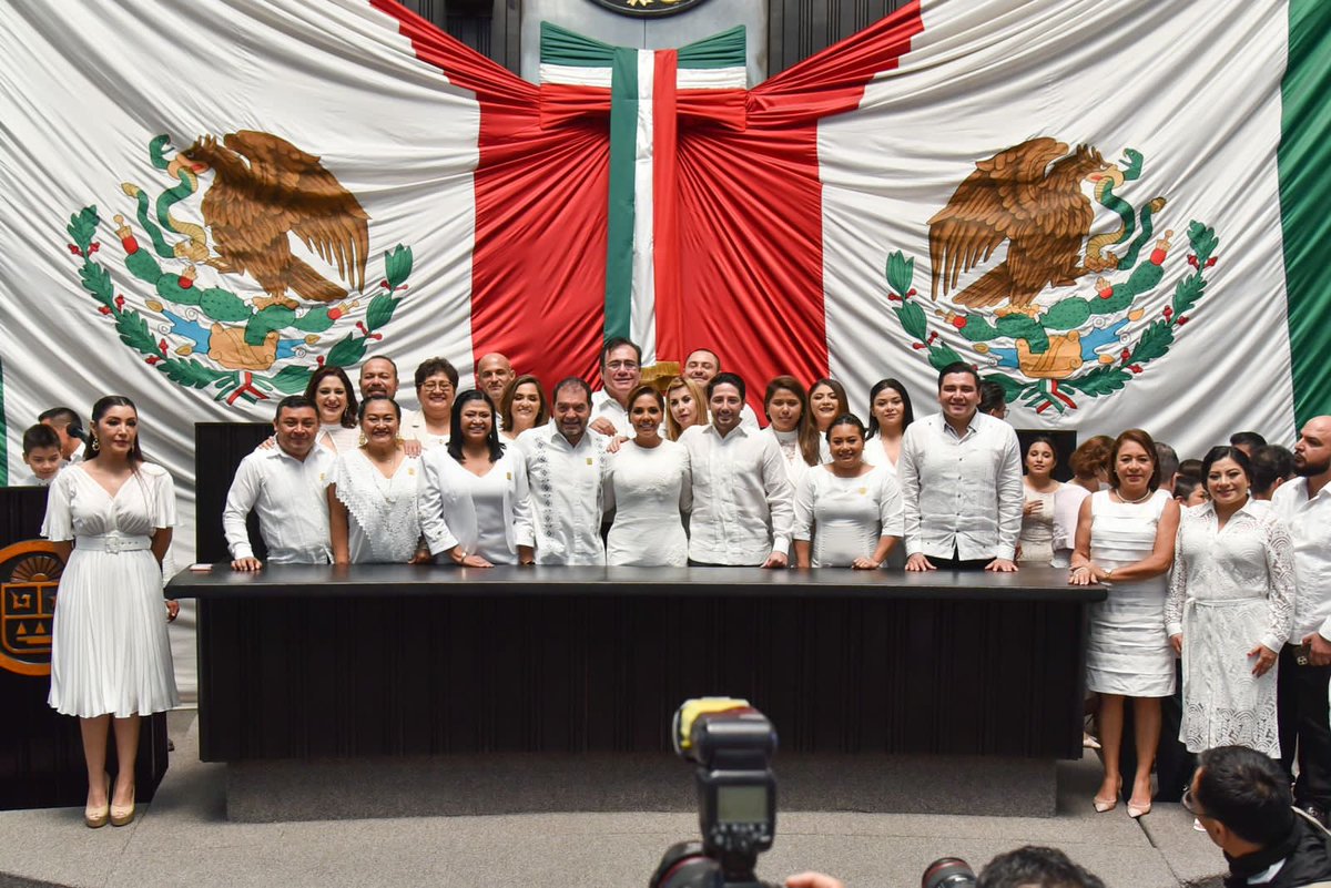 MildredAvilaVer's tweet photo. ¡Seguimos haciendo historia juntas!
Hoy tenemos en #QuintanaRoo por primera vez en la historia, una mujer como gobernadora con nuestra amiga @MaraLezama que hará que se viva la transformación en el Estado
Te deseo el mayor de los éxitos amiga, se que viviremos llenos de esperanza https://t.co/Lef5m1EVQ8