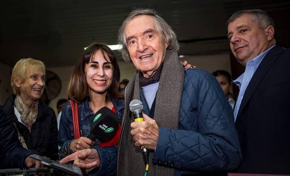 inesauza's tweet photo. Fue un lujo haber conocido y entrevistado a #CarlitosBalá . QEPD https://t.co/PsBFW1FRBW