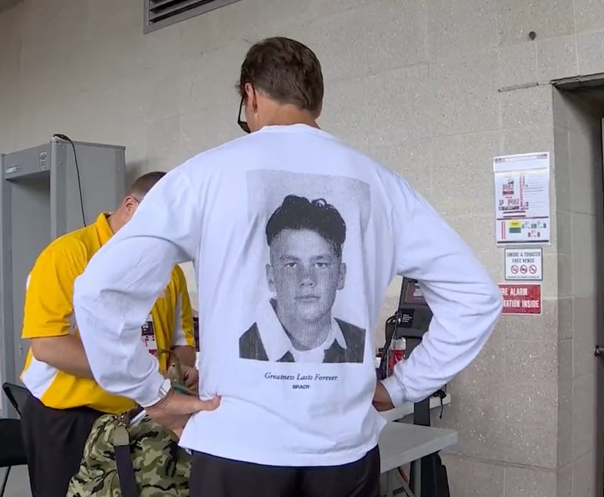 SNFonNBC's tweet photo. Tom Brady is wearing... Tom Brady!

#GoBucs | #TomBrady https://t.co/4jghlWLPVp