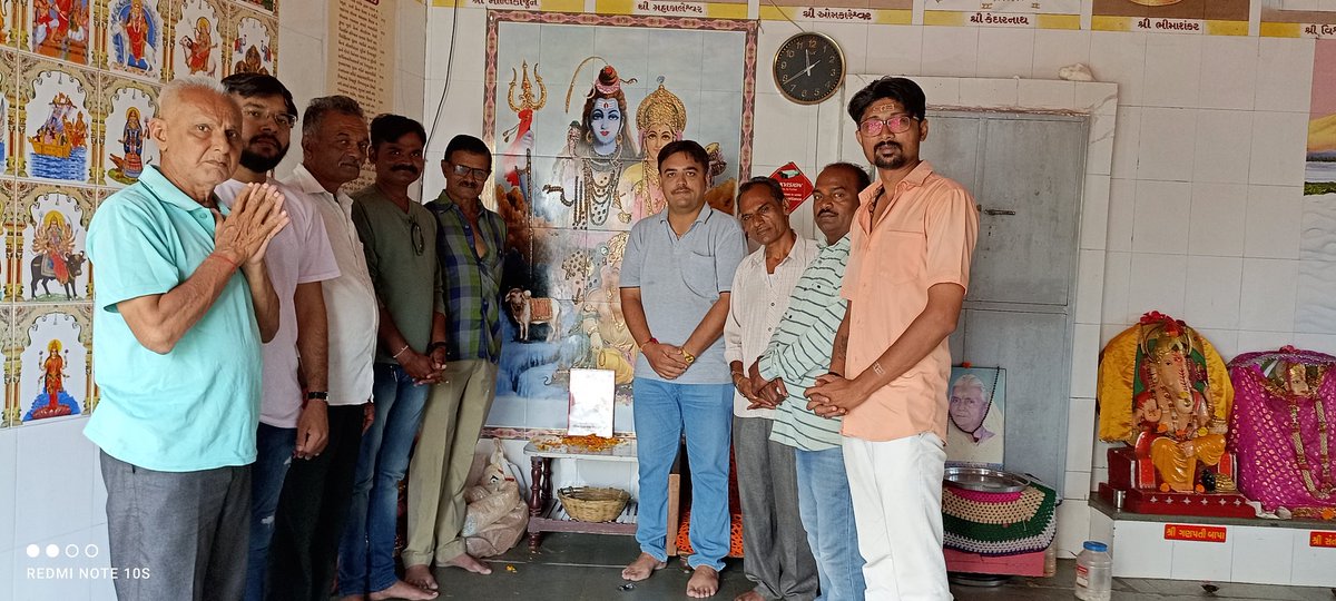 desaipranjalbjp's tweet image. આજે ભાવનગર પૂર્વ વિધાનસભાના પીરછલ્લા વોર્ડમાં બુથ નંબર: 134 તથા 138 માં પંડિત દીનદયાળ ઉપાધ્યાયજી ની જયંતિ નિમિતે પુષ્પાંજલિ અર્પણ કરી માનનીય પ્રધામંત્રીશ્રી @narendramodiજી નો #ManKiBaat કાર્યક્રમ સંભાળ્યો.
@bjpforbhavnagar @DrRajeevPandya 
#AntyodayaKePathPar 
#BJP4Bhavnagar