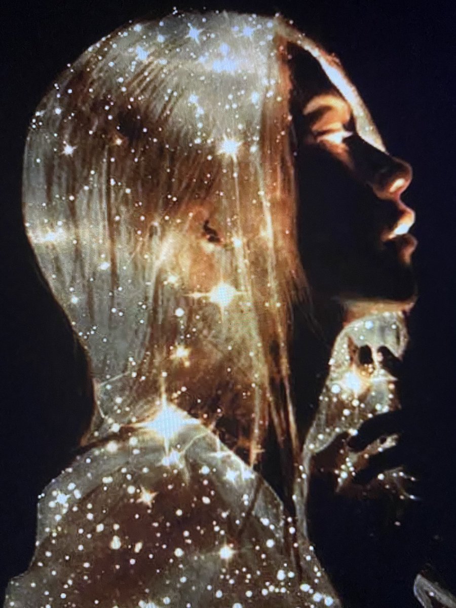 ElysiumFields10's tweet photo. “ I know now how it works .. you don’t get to keep everyone in your life forever. “
A good thing. Make room for the new.
#SpaceClearing
#Declutter
#RenewYou
#GoodEvening #All 🌘✨🌒 https://t.co/9crwql5XmN