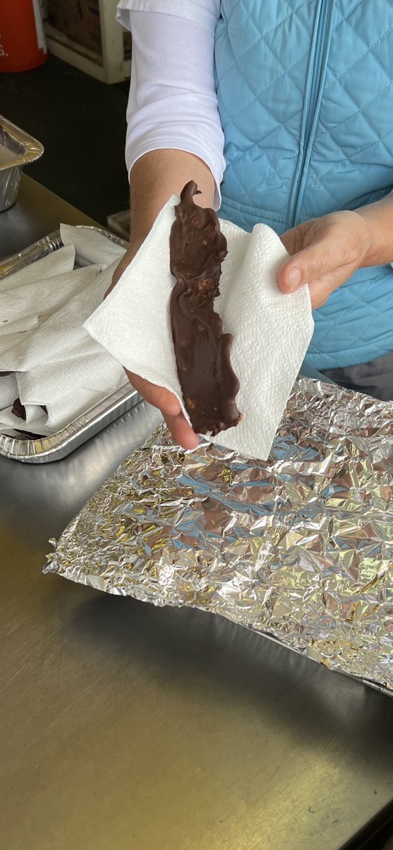 patriciadelrio's tweet photo. Nothing says fall fair season like chocolate covered bacon! ๐ฅ + ๐ซ = yummy! #chocolatecoveredbacon #sweetandsavory #soundsgrossbutitsnot #durhamfair #fallfairseason https://t.co/bnHI2U7xUZ