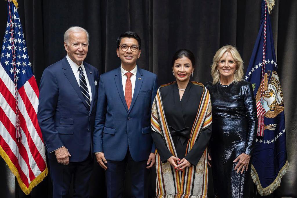 Andry Rajoelina (@se_rajoelina) on Twitter photo Mon épouse et moi-même étions honorés de l’invitation du Président des États Unis Joe Biden <a href="/POTUS/">President Donald J. Trump</a> et la Première Dame Dr Jill Biden <a href="/FLOTUS/">First Lady Melania Trump</a>. Un grand moment à l’American Museum of Natural History New York. Mon épouse et moi-même étions honorés de l’invitation du Président des États Unis Joe Biden <a href="/POTUS/">President Donald J. Trump</a> et la Première Dame Dr Jill Biden <a href="/FLOTUS/">First Lady Melania Trump</a>. Un grand moment à l’American Museum of Natural History New York.