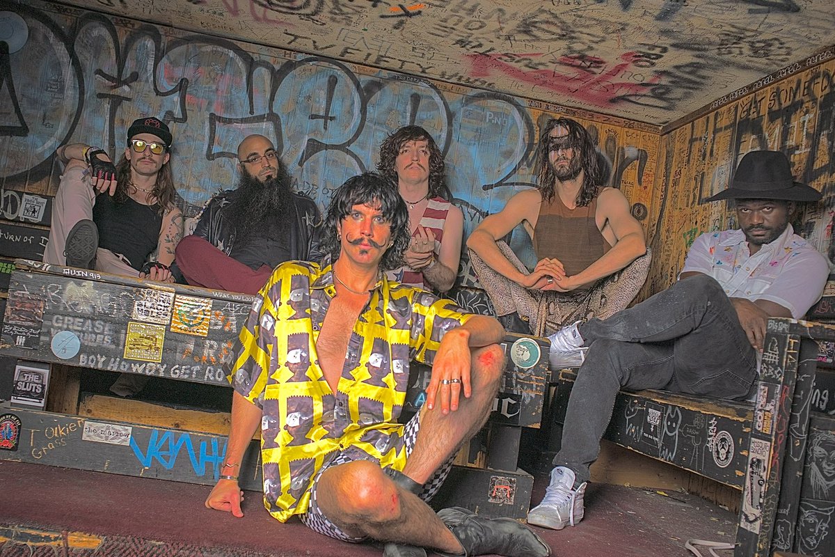 ✨caption this✨

Best caption will win a t-shirt &amp; signed poster available for pick up at our LA show at <a href="/theroxy/">The Roxy Theatre</a> 9/26. Good luck! 

Winner will be notified prior to show time. Must be present to redeem. 

📸: Ben McBee

#foxyshazam #giveaway #LosAngeles #hiddentreasuretour2022