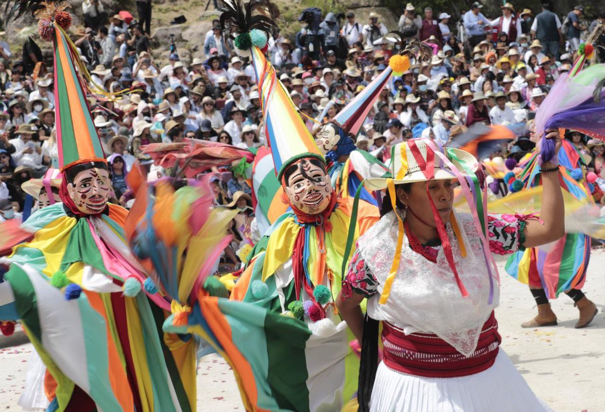 MBarbosaMX's tweet photo. Sigamos conservando nuestras tradiciones, agradezcamos a la gente, y a los artesanos que participaron, por todo el trabajo y tiempo dedicado para poder celebrar el festival #HueyAtlixcáyotl2022. #LaFiestaGrandeDeAtlixco. https://t.co/DSV9j9d0n5