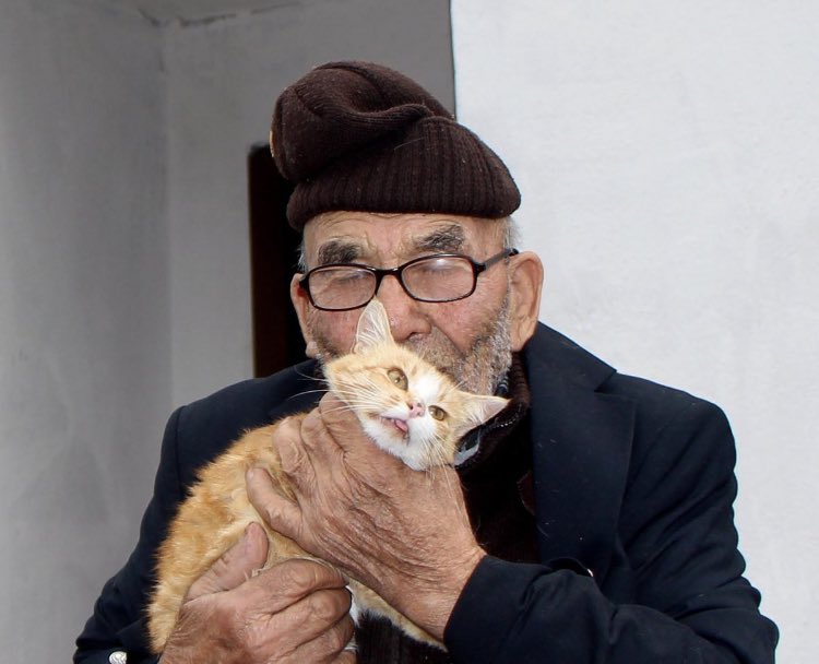 sinirliyizabi's tweet photo. Sevgimi gösterme şeklim aynen böyle.. https://t.co/pCBjWsQsyv