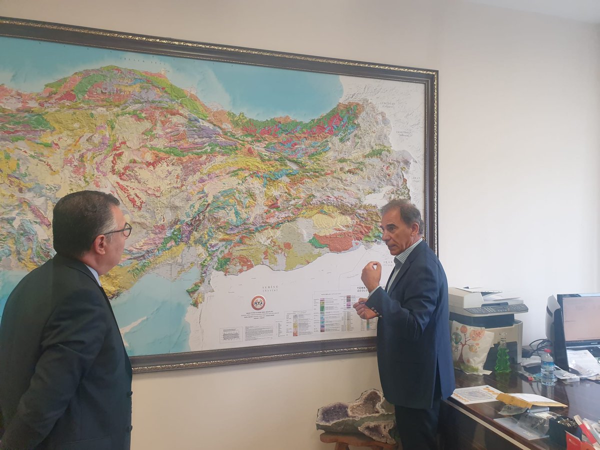 Ankara Üniversitesi Jeoloji Bölüm Başkanı Sn.Yusuf Kağan Kadıoğlu hocamızı Ankara Ticaret Odası heyeti ve Doğaltaş mermer ve hazır beton komitesi olarak ziyaret ettik. 
Kıymetli Hocamızın bilgi ve tecrübelerinden istifade ettik.
Hocamıza çalışmalarında başarılar dileriz. #ato