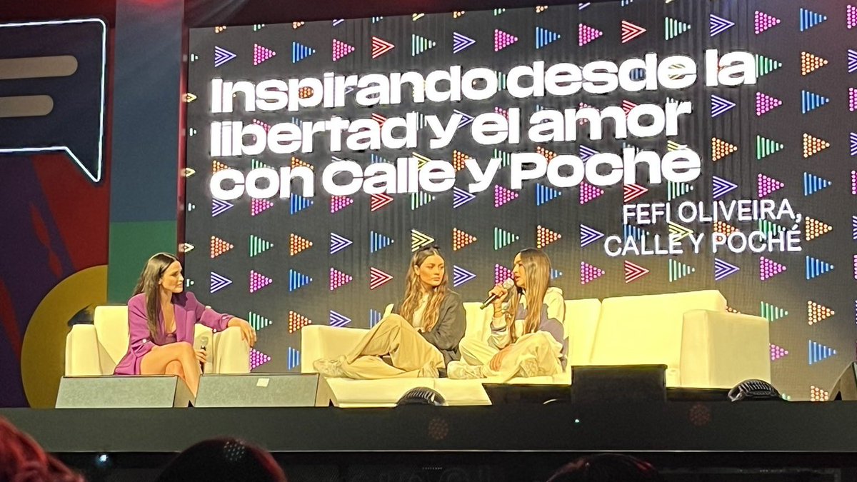 cachersociety's tweet photo. Próximos proyectos de Calle y Poché confirmados hoy en VidCon México 2022:

– Película de "Sí, si es contigo".
– Segundo libro "Sí, si es contigo 2".
– Exposición de arte de Poché.
– Carrera musical de Calle.

CALLE Y POCHÉ X VIDCON
#VidConMexico #CYPxVidcon https://t.co/PVUano8opv