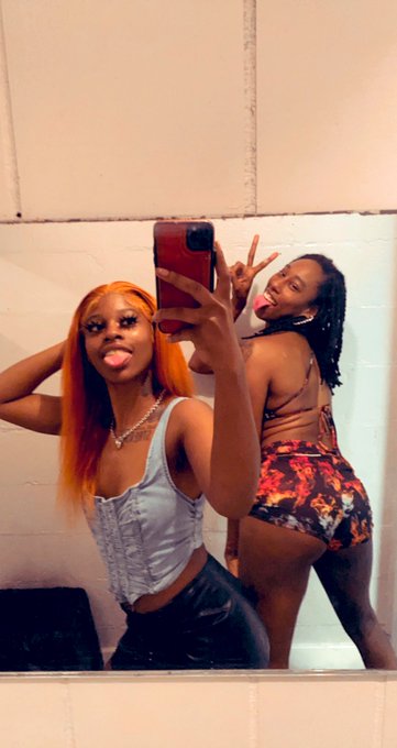 . I never have on clothes i swear 💕❤️.!! https://t.co/cTZN3pXvIv