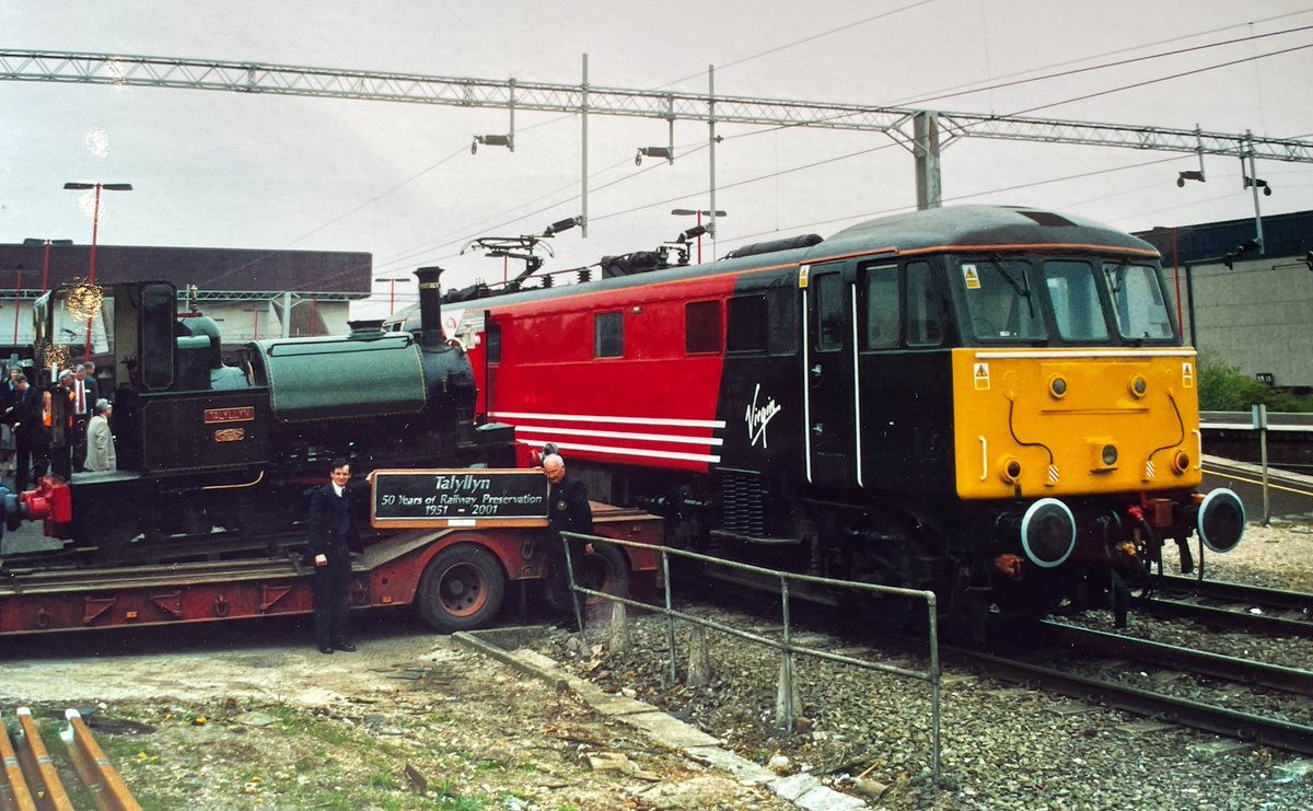 A photo from “Talyllyn’s” short-lived love affair with Virgin Class 86 86258. @TalyllynRailway @VirginTrains