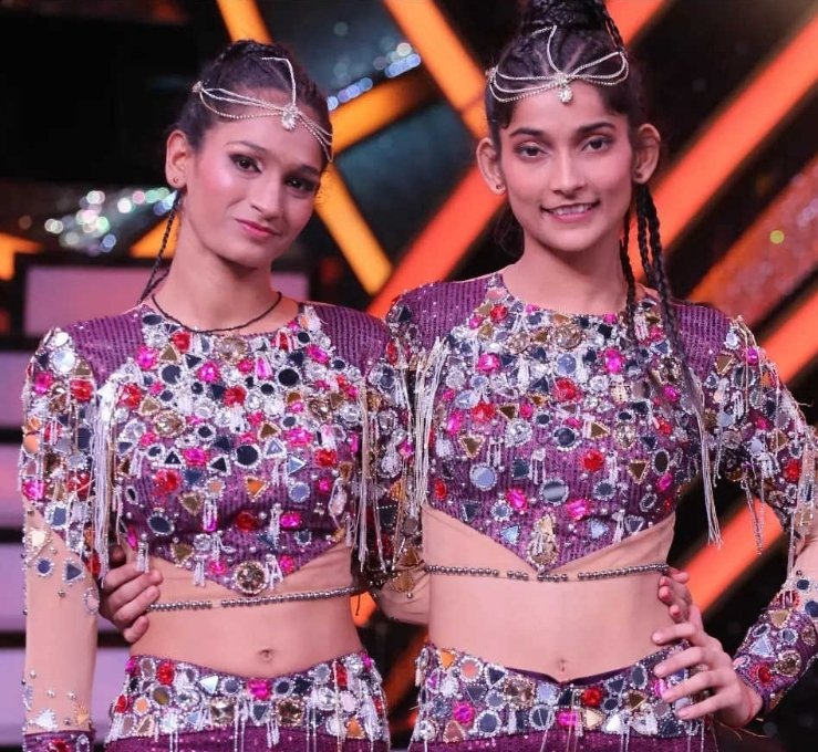 DelhiTimesTweet's tweet photo. This feels unreal... I am happy that my hardwork has paid off: #VarshaBumra, a labourer from #Haryana, on winning #DIDSuperMoms season 3
Tap to read: https://t.co/tIQOao294D
#DIDSuperMomSeason3 #VartikaJha #Mom #DanceMom #RemoDsouza #UrmilaMatondkar #Bhagyashree #DancingMom https://t.co/YBjlIse6F0