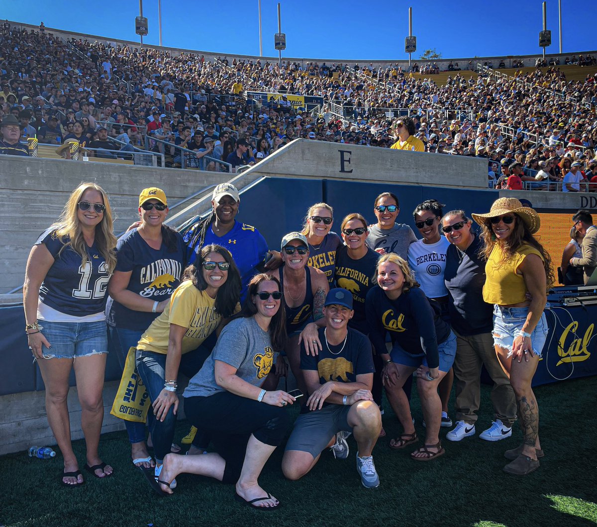 🏆 CHAMPS IN THE HOUSE 🏆 Great to have our 2002 NCAA Champion team back in Berkeley for #CalHC! #GoBears x @NCAASoftball