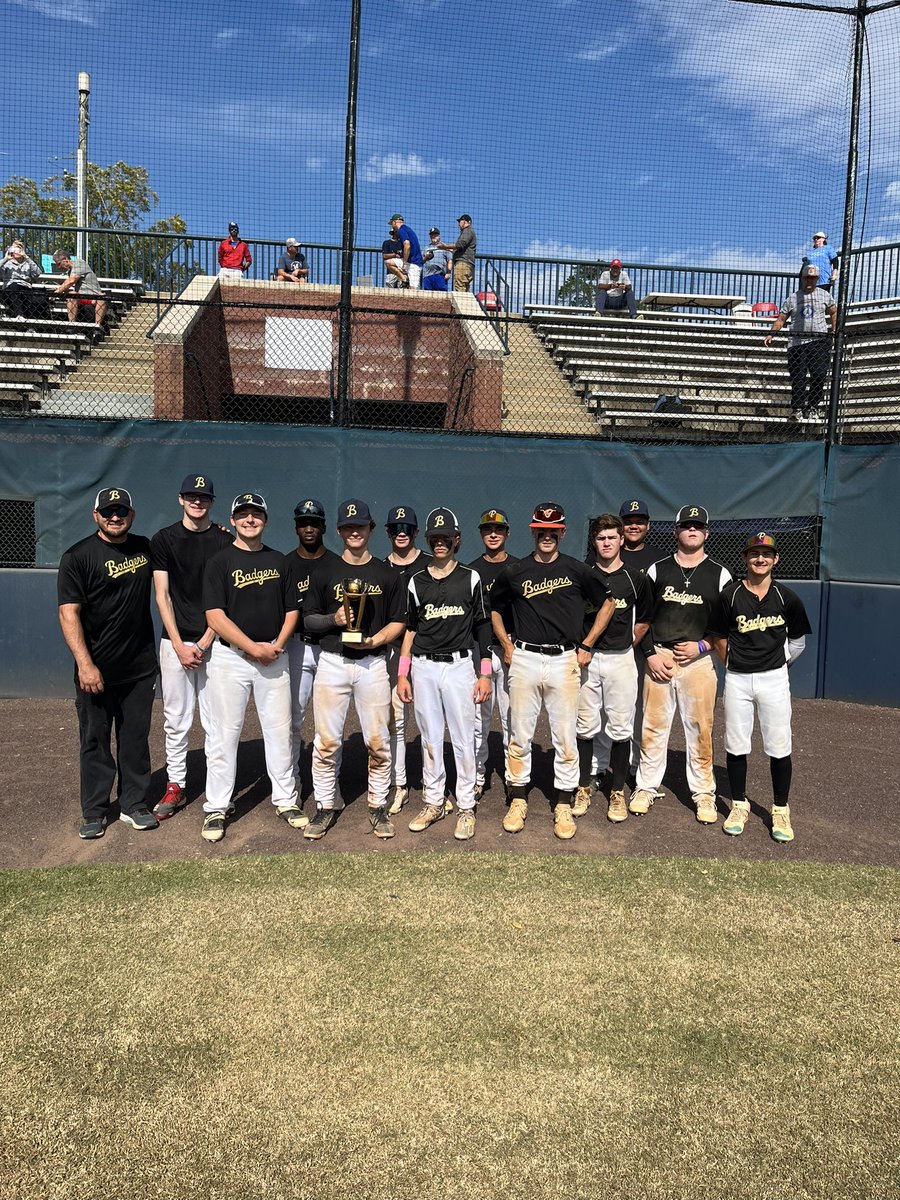 Congrats to <a href="/SnyderBaseball/">Snyder Baseball</a> on taking home 18u/17u #DBUMW taking down a tough TBW Badgers Showcase 17u team. Congrats to winner and runner up!