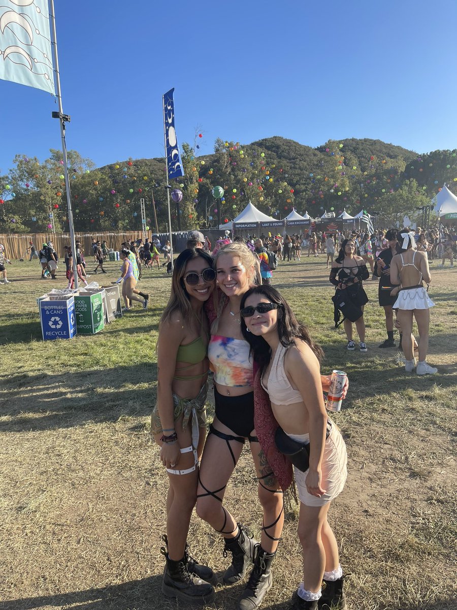 ayocaitlyn's tweet photo. Just wanted to show off some pictures from my first rave! An experience ill never forget. #Nocturnalwonderland2022 https://t.co/7jtGYvAnE5