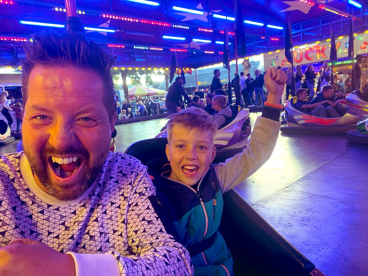 Geertjan_Oxe's tweet photo. Iets minder op Twitter dit weekend..
Maar met een goede reden 😇 🍻 🎡
#BathmenseKermis2022
#BK22
#BattumseKarmse https://t.co/A5F30PKHQl