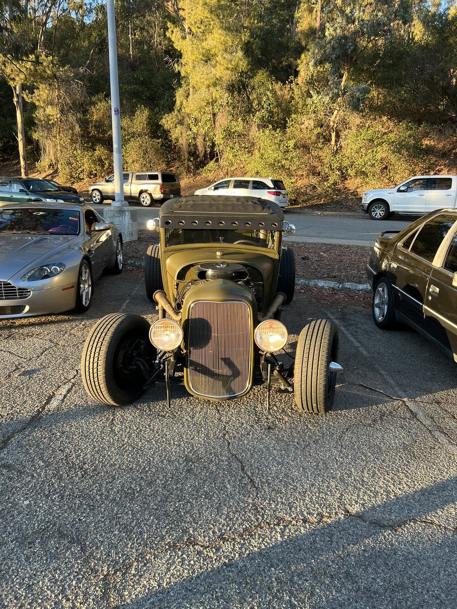 ArtlordLA's tweet photo. Great showing today at @CarsandCoffeeLA in Griffith Park #artlord https://t.co/diKBI39gEg