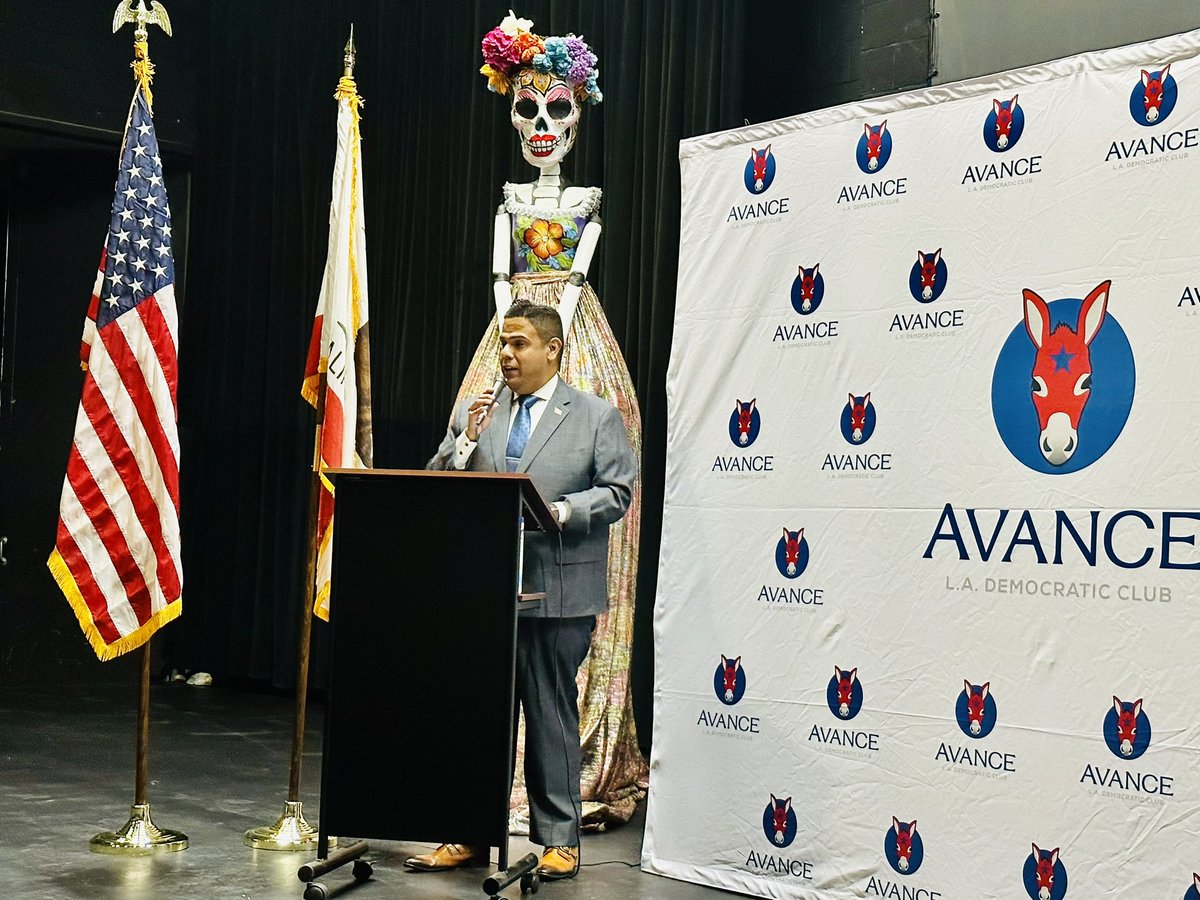 It was such a privilege to be honored by <a href="/AvanceDemClub/">Avance Dem Club</a> at this year’s Chingon Awards along with one of our fiercest labor leaders <a href="/LorenaSGonzalez/">Lorena Gonzalez Fletcher</a> . 

Shout-out to <a href="/RonHerrera_396/">Ron Herrera</a> for presenting me with the award!