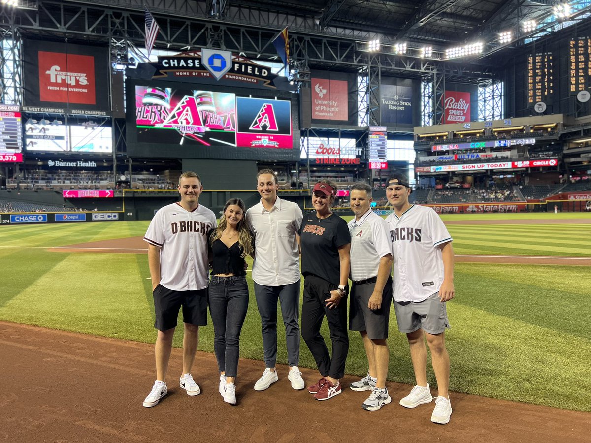 PHNX_Dbacks's tweet photo. Brandon Pfaadt and family out here at Chase Field. Pfaadt is receiving the Minor League Pitcher of the Year Award. #Dbacks https://t.co/VZM5LWNLwX