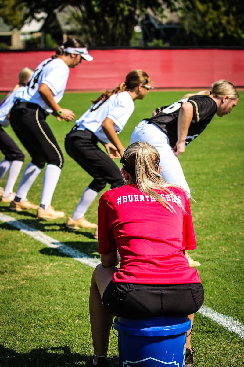 EasleySoftballC's tweet photo. Such an awesome day with @RhodesSoftball ‼️ #elevateyourgame #burntheships https://t.co/KfWPXNyJo6