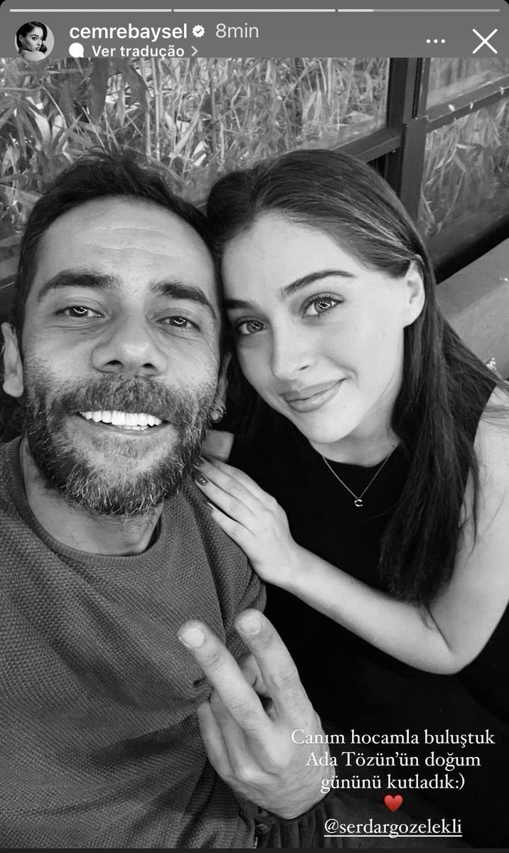 aycembrasil's tweet photo. ℹ️ ALERTA GATILHO BAHT OYUNU!

Cemre postou foto ao lado do diretor de Baht Oyunu nos storys com a seguinte legenda: “Nos reunimos com meu querido professor e comemoramos o aniversário da Ada
Tözün :)  ❤️ @/serdargozelekli”

#CemreBaysel #BahtOyunu #AyCem https://t.co/8G5ngt3OqA