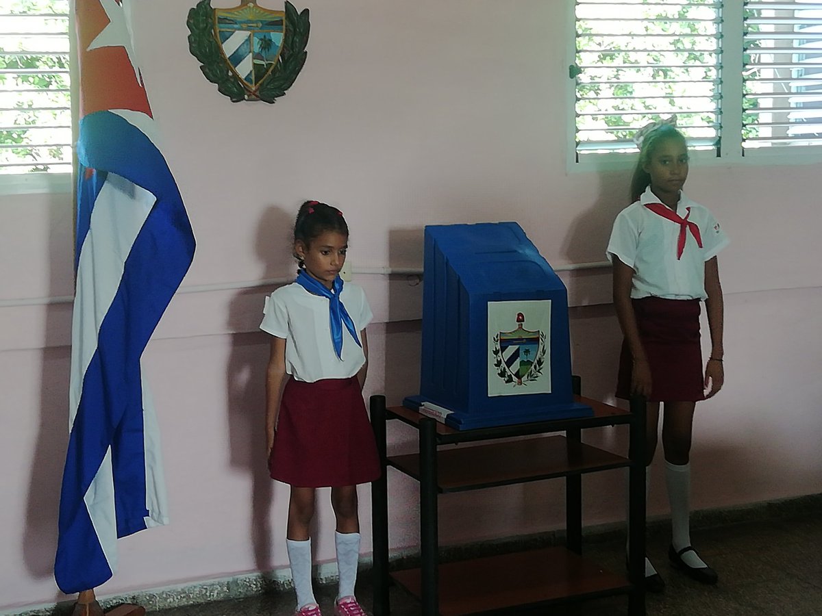 Las urnas si que están muy bien custodiadas #Cuba #YoVoteSí #YoVotoSí #códigosí