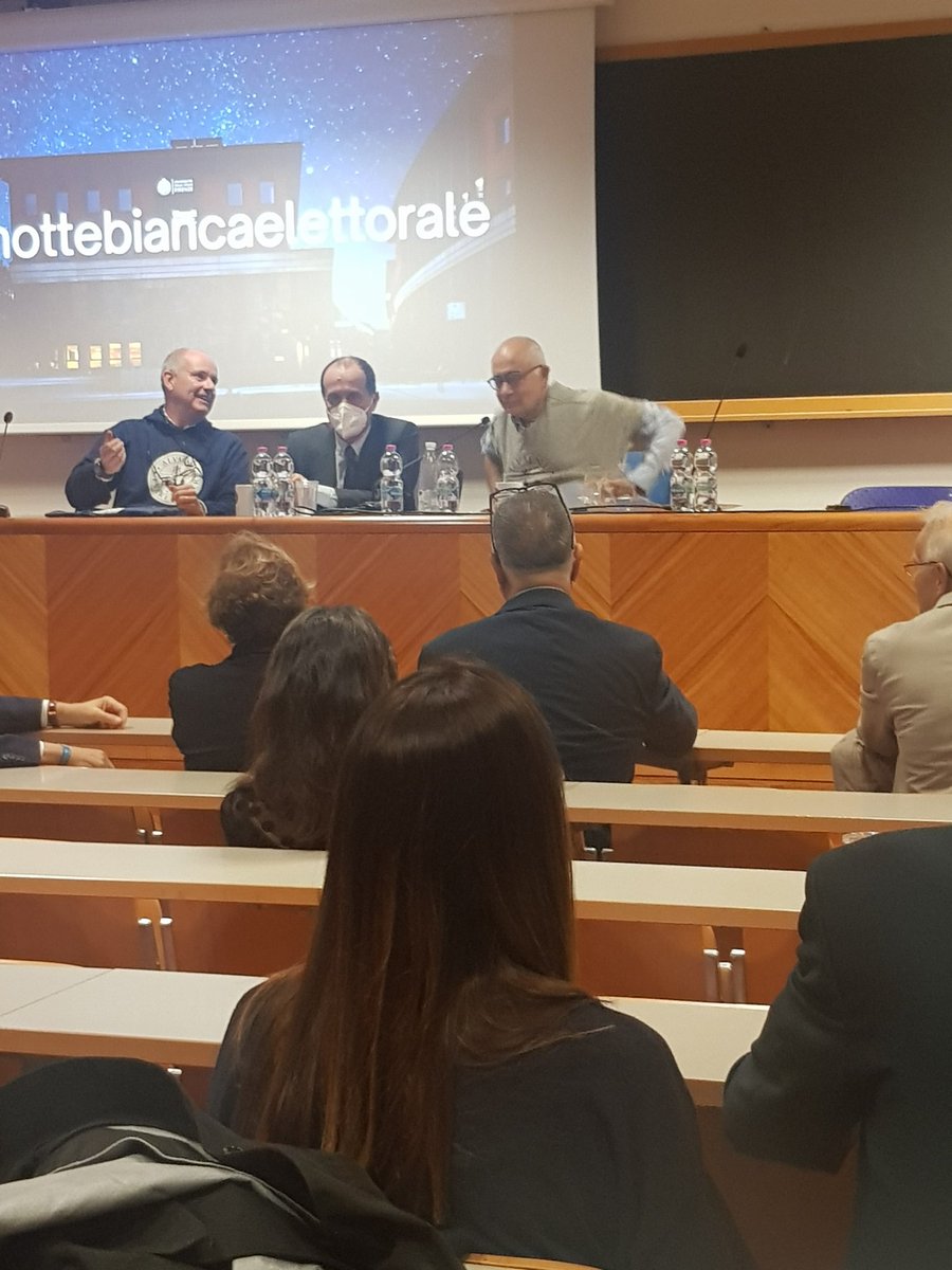 alesilpez's tweet photo. #nottebiancaelettorale #unifirenze #scienzepolitiche #cesarealfieri https://t.co/0d2S6vwGBb