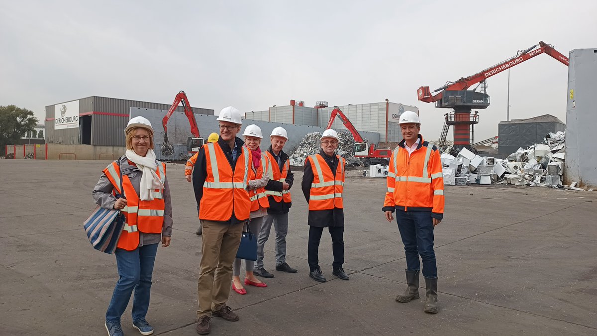 M. Prevet, directeur régional de la Banque de France, accompagné d'une délégation de directeurs et correspondants locaux venus visiter le port de Gennevilliers pour appréhender la réalité de terrain des entreprises de l'économie circulaire.
cp-sa.fr/actualites/vis…