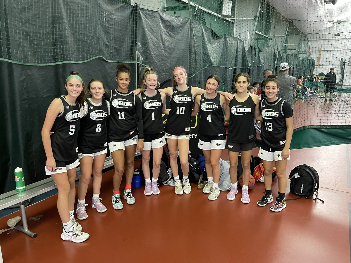 GirginisSports's tweet photo. This group of 8/9th graders have hit the scene hard to kick off the fall season. Playing up in the 10th grade division they advance to the Championship game at the @zg_newengland Fall Tip-Off
#BDSblack #BDStough https://t.co/aCWHu0DPXG