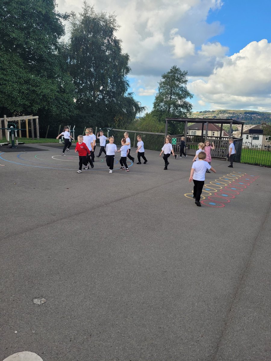 StAntsShipley's tweet photo. Great fun had by class 2 in PE this week! #stants #everychildeverychanceeveryday https://t.co/szZvrevfcr