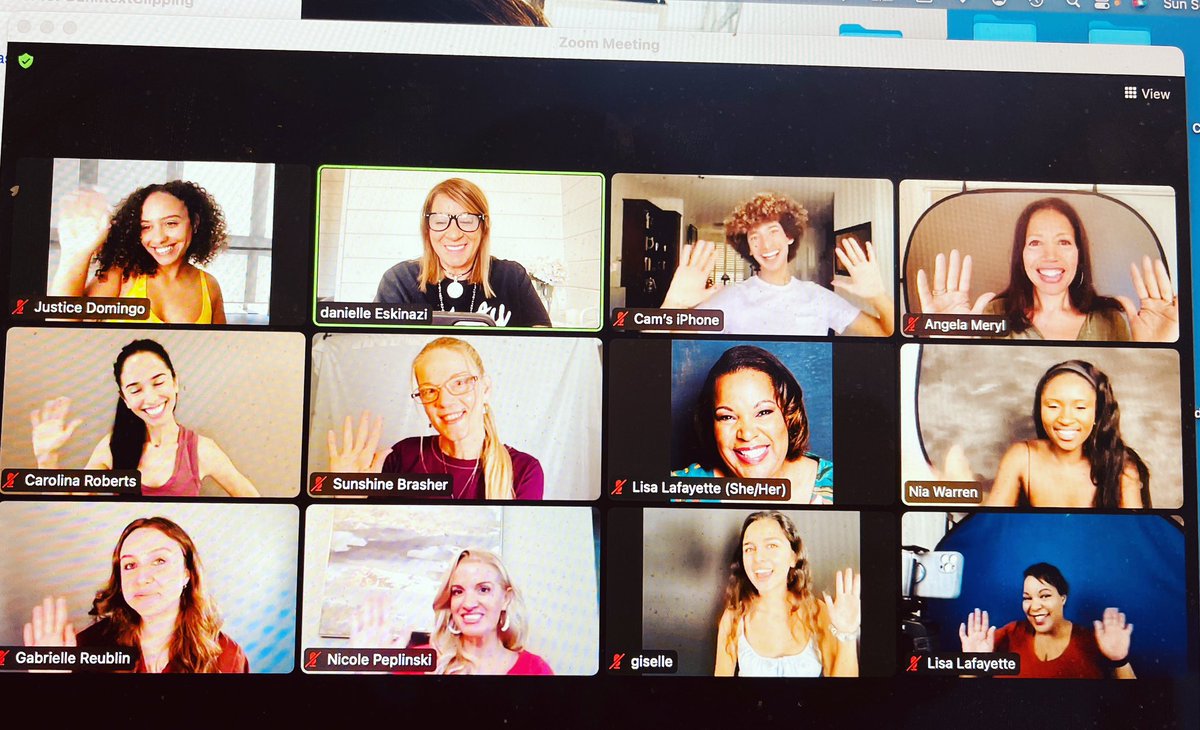 DanielleCasting's tweet photo. My weekend class for Sept. truly inspired me. I love their listening skills and striving to do better and better. Last day was flawless. So proud of them. #castinglovesyou #actorslife #castingclass β₯οΈβ₯οΈππ https://t.co/nnzhScVYUo