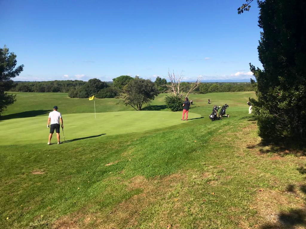 LionsBeziers's tweet photo. Retour en image sur cette superbe journée au golf de St Thomas à l’occasion de la finale régionale du grand trophée de Golf du Lions. Au profit de la lutte contre le cancer infantile. Merci à tous les participants! #NousServons https://t.co/2ERlJ2s8rP