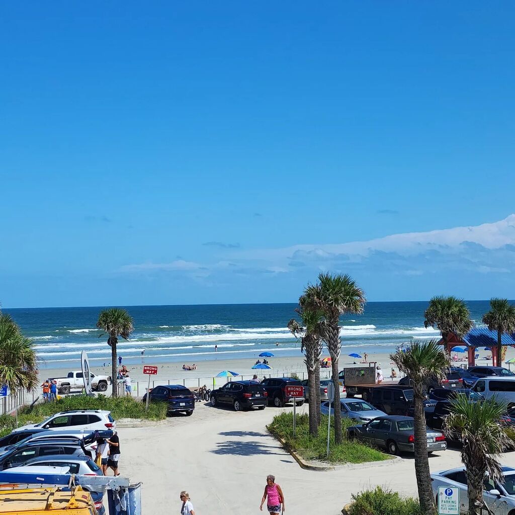 Random beach trip with @alekat08 . 

#newsmyrnabeach instagr.am/p/Ci8MMpepNBo/