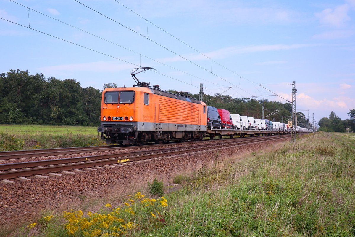 mirkosw's tweet photo. Die Mutter aller 143er, 114er und 112er, die 40 Jahre alte 143 001 (#DeltaRail 212 001), brachte heute einen Crafterzug nach Emden. #eisenbahnbilder https://t.co/pXPDue7NMQ