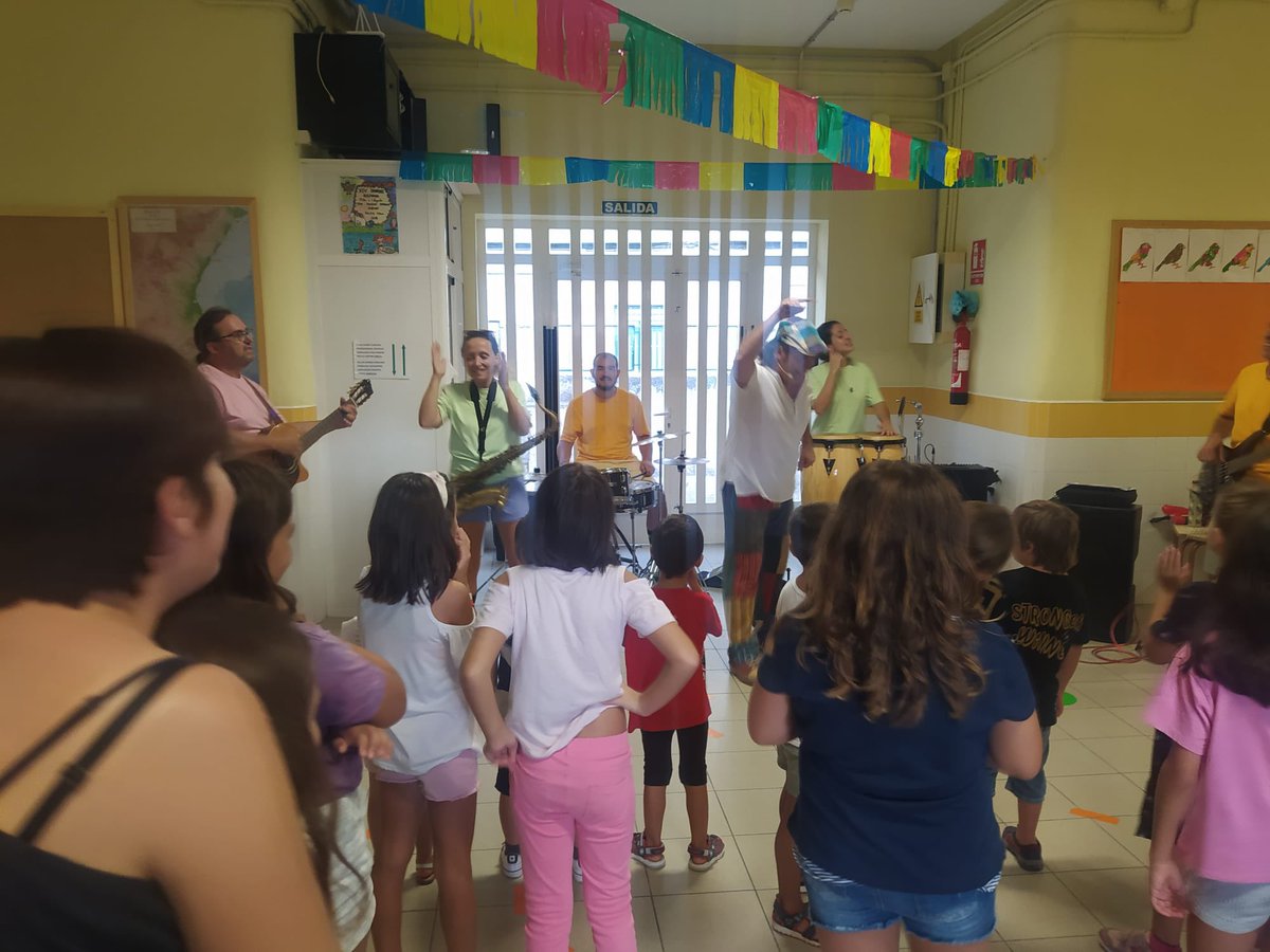 csxlallengua's tweet photo. Ahir a Alacant (l’Alacantí) vam gaudir amb la cultura popular, la música i sobretot la reivindicació de la nostra llengua amb la commemoració al sud del #90AnysNormes https://t.co/vr6FVcTNue
