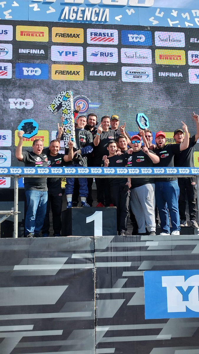 ¡Los festejos del campeón de #TRJunior! 

Franco Beatini se coronó en forma anticipada este fin de semana en Olavarría y así lo celebró junto a su equipo 🥳 🎉 🍾 👏