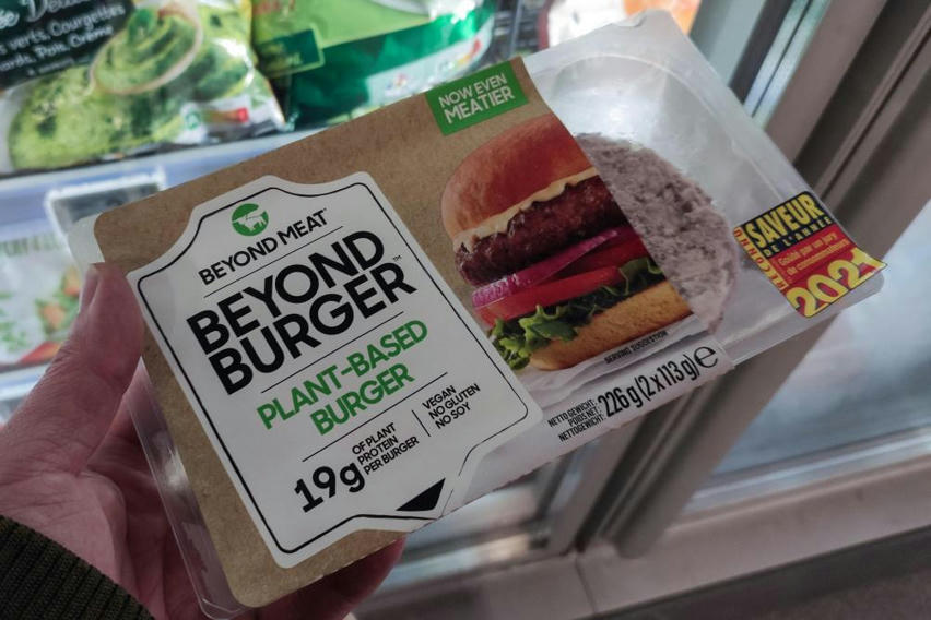 LaGorafisation's tweet photo. Un des patrons de Beyond Meat, fabricant de substituts végétariens, suspendu après avoir mordu un autre homme https://t.co/ELUUX1znT4 https://t.co/emF4AHASlW