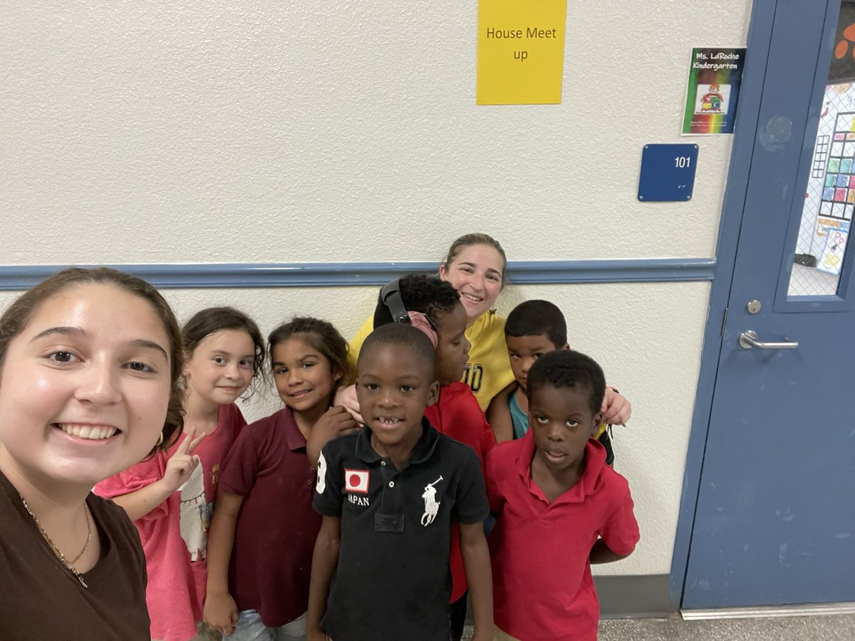 VeltMs's tweet photo. #yellowhouse meeting @BrowardElem!  @enphilyor @petessheep @LibraryladyV @Mrsjp7 https://t.co/NDvFM7TfVp