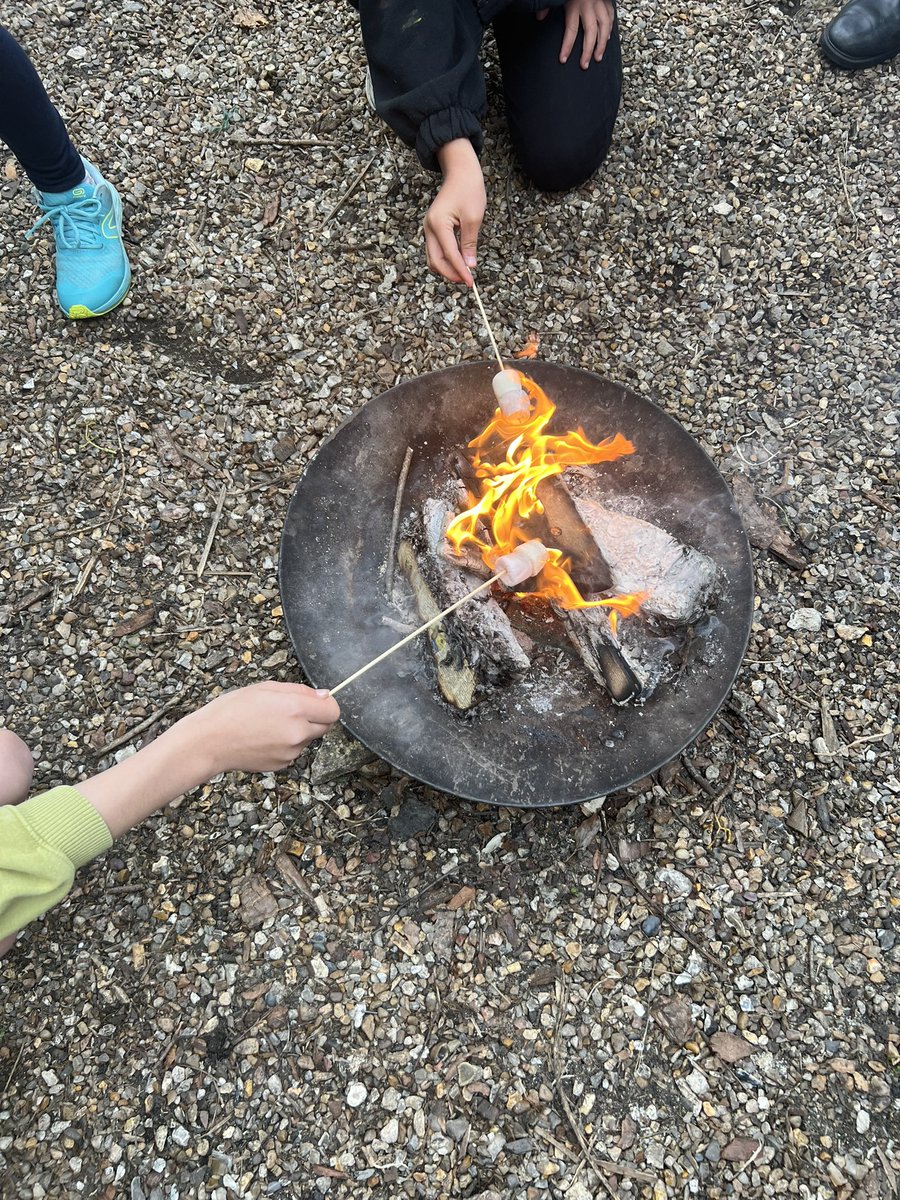 <a href="/StAldhelm1/">@StAldhelmBenefice</a> Can’t beat toasted marshmallows as closing Forest Church activity (Holy Rood, Wool)