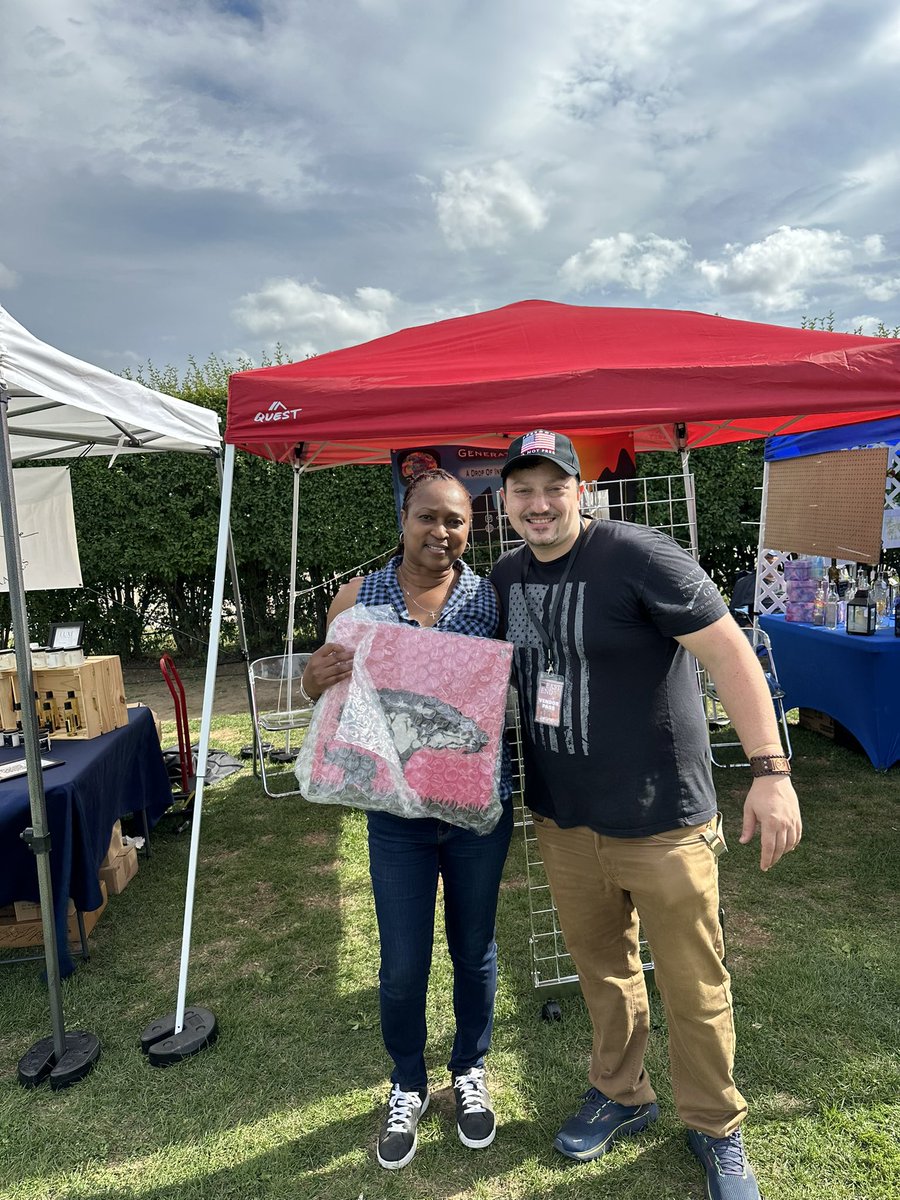 Gendropart's tweet photo. Highlight sale of the day!! A Drop of Inspiration found its way to a great person, I hope it brings inspiration to you wherever you are!
#generationdrop #gendropart #pinkelephant #inspiration #humblingexperience #moment https://t.co/cjt7AUAtDJ